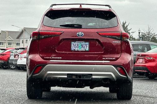 2022 Toyota Highlander Hybrid Platinum