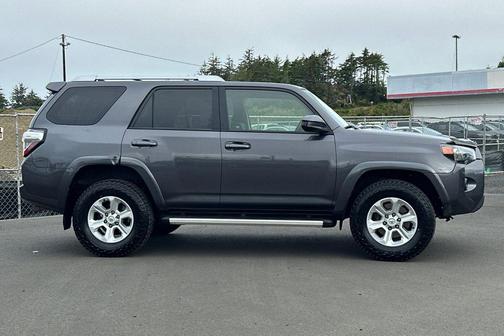 Magnetic Gray Metallic 2014 Toyota 4Runner SR5