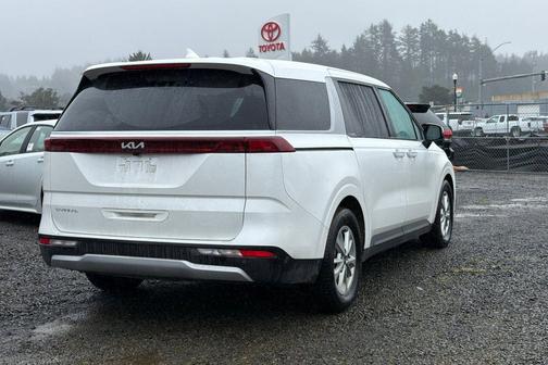 2024 Kia Carnival LX