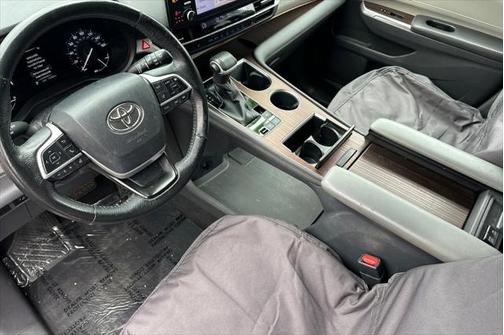2022 Toyota Sienna XLE 8 Passenger