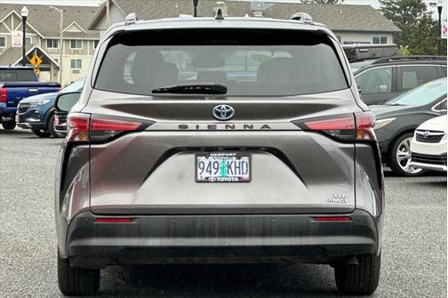 2022 Toyota Sienna XLE 8 Passenger