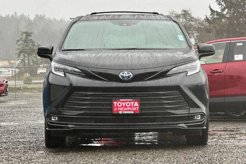 2025 Toyota Sienna Woodland Edition