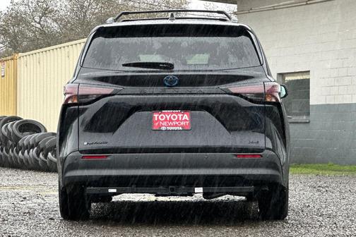 2025 Toyota Sienna Woodland Edition