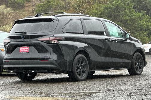 2025 Toyota Sienna Woodland Edition