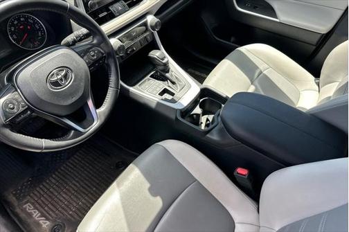 2020 Toyota RAV4 XLE Premium