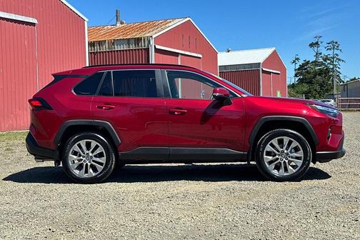 2025 Toyota RAV4 XLE Premium