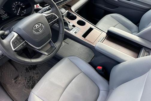 2021 Toyota Sienna XLE 8 Passenger