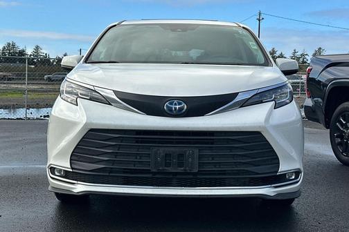 2021 Toyota Sienna XLE 8 Passenger