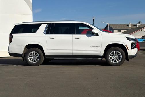 2025 Chevrolet Suburban LS