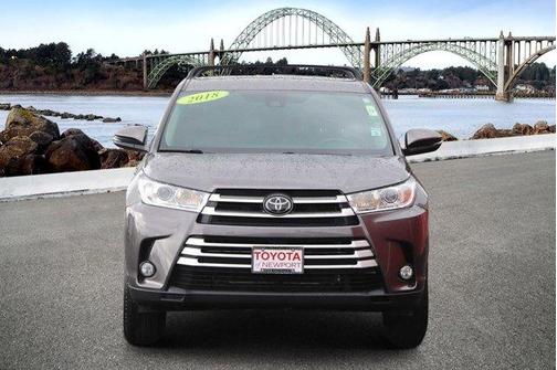 Photo 3 of 22 of 2018 Toyota Highlander LE Plus