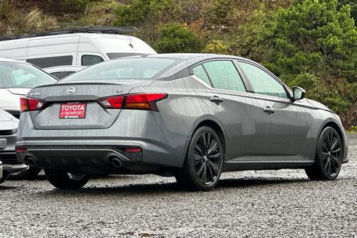 2022 Nissan Altima SR FWD