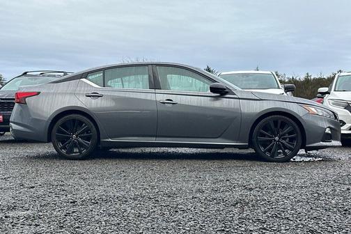 2022 Nissan Altima SR FWD