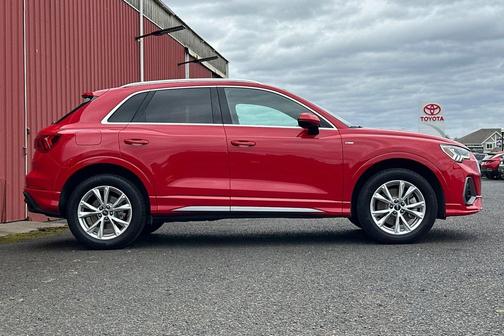 2024 Audi Q3 Premium 45 TFSI S line quattro Tiptronic