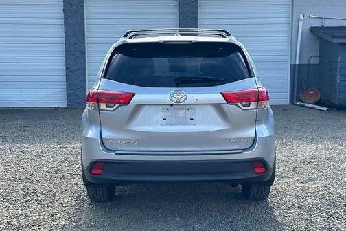 Celestial Silver Metallic 2017 Toyota Highlander XLE