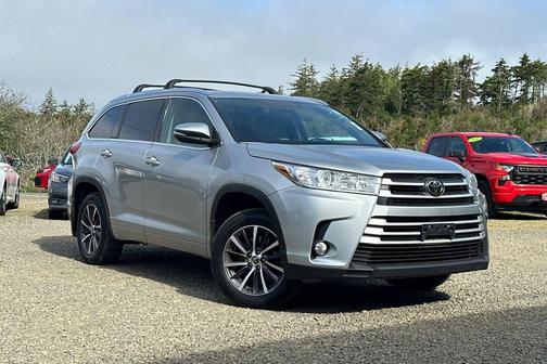 Celestial Silver Metallic 2017 Toyota Highlander XLE