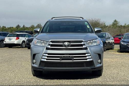 Celestial Silver Metallic 2017 Toyota Highlander XLE