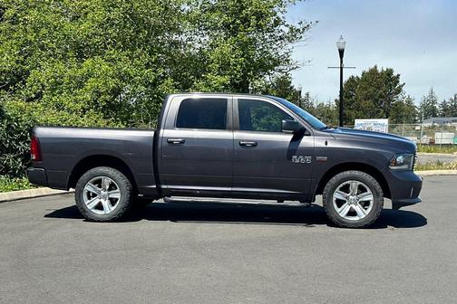 Granite Crystal Metallic Clearcoat 2014 RAM 1500 Sport