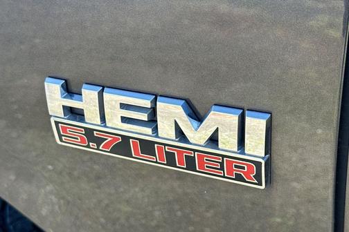 Granite Crystal Metallic Clearcoat 2014 RAM 1500 Sport
