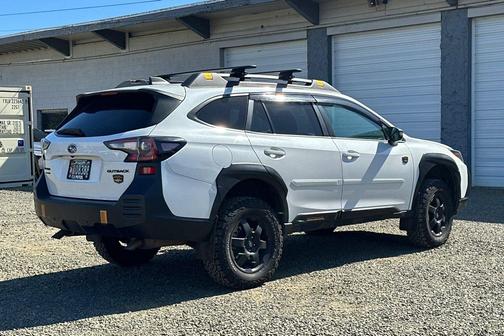 Crystal White Pearl 2023 Subaru Outback Wilderness