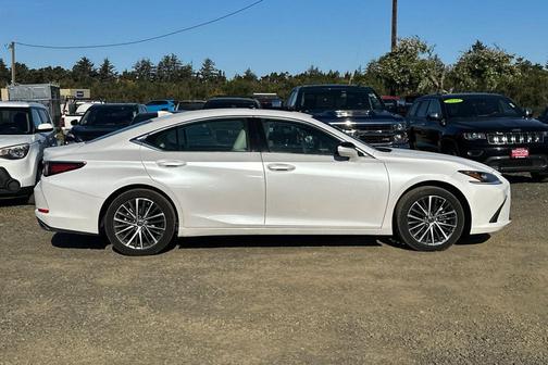 White Pearl 2025 Lexus ES 350 Base