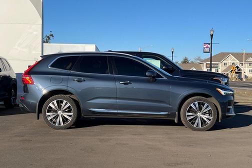 2023 Volvo XC60 Recharge Plug-In Hybrid T8 Ultimate Bright Theme