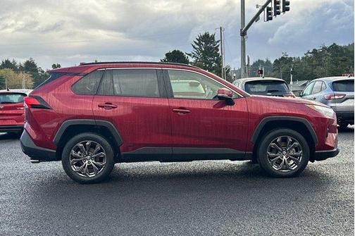 2022 Toyota RAV4 Hybrid XLE Premium