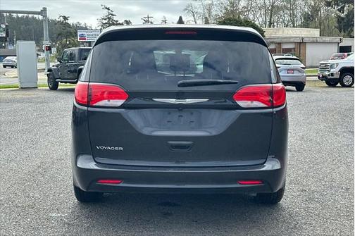 2022 Chrysler Voyager LX