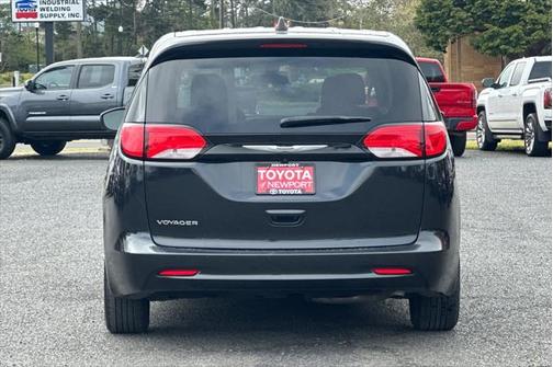 2022 Chrysler Voyager LX