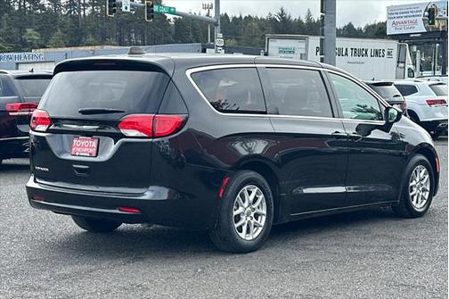 2022 Chrysler Voyager LX