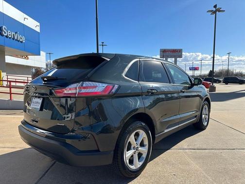 2022 Ford Edge SE