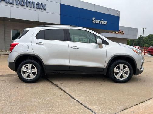 Silver Ice Metallic 2019 Chevrolet Trax LT