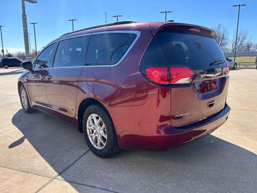 2021 Chrysler Voyager LXI