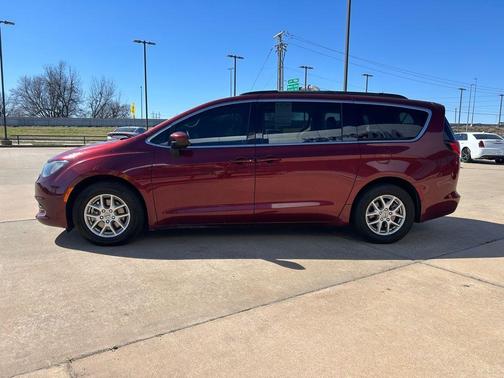 2021 Chrysler Voyager LXI