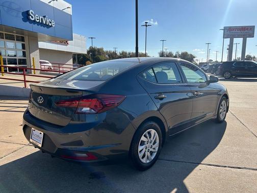 2020 Hyundai ELANTRA SE