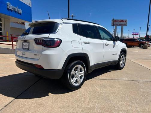 Bright White Clearcoat 2023 Jeep Compass Latitude