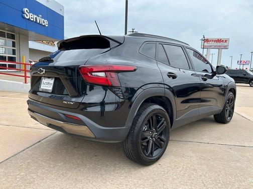 Mosaic Black Metallic 2025 Chevrolet Trax ACTIV