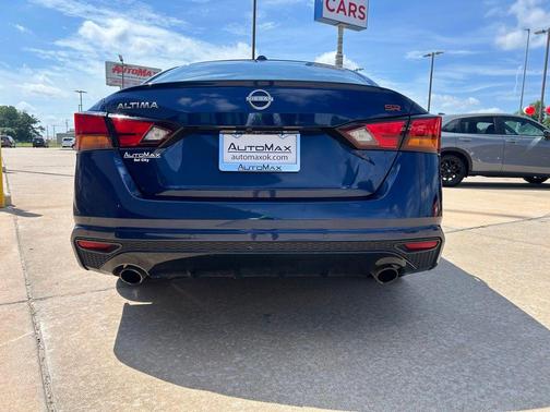 Deep Blue Pearl 2023 Nissan Altima 2.5 SR