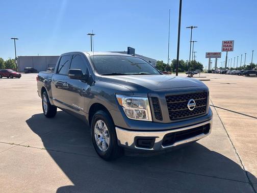 2019 Nissan Titan SV