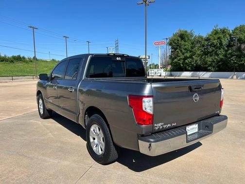 2019 Nissan Titan SV