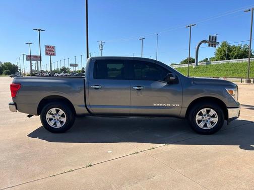 2019 Nissan Titan SV