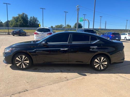 2021 Nissan Altima 2.5 SV