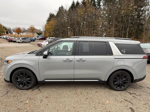 2023 Kia Carnival SX