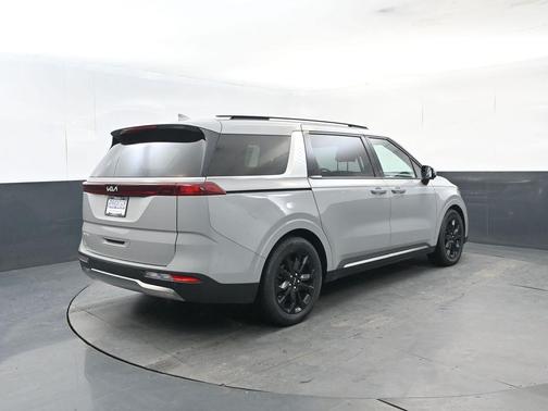 2023 Kia Carnival SX