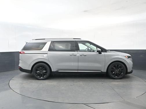2023 Kia Carnival SX
