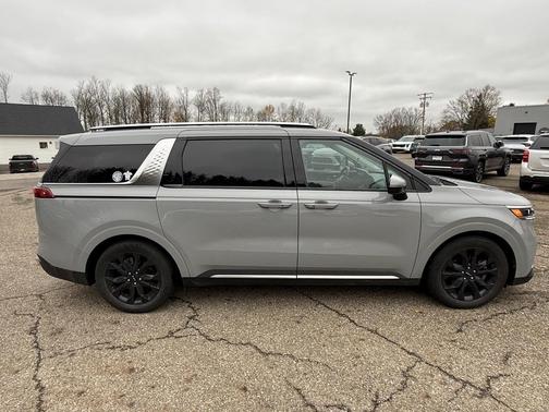2023 Kia Carnival SX