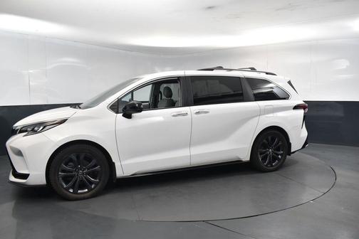 2022 Toyota Sienna XSE 7 Passenger