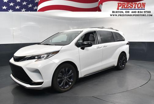 2022 Toyota Sienna XSE 7 Passenger