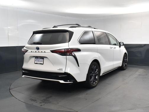 2022 Toyota Sienna XSE 7 Passenger