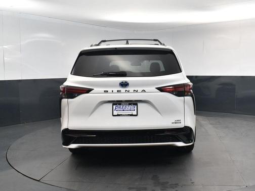 2022 Toyota Sienna XSE 7 Passenger