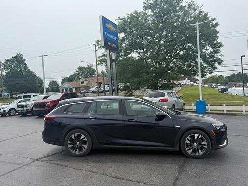2018 Buick Regal TourX Essence